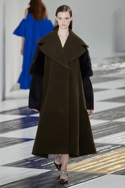 Look 13